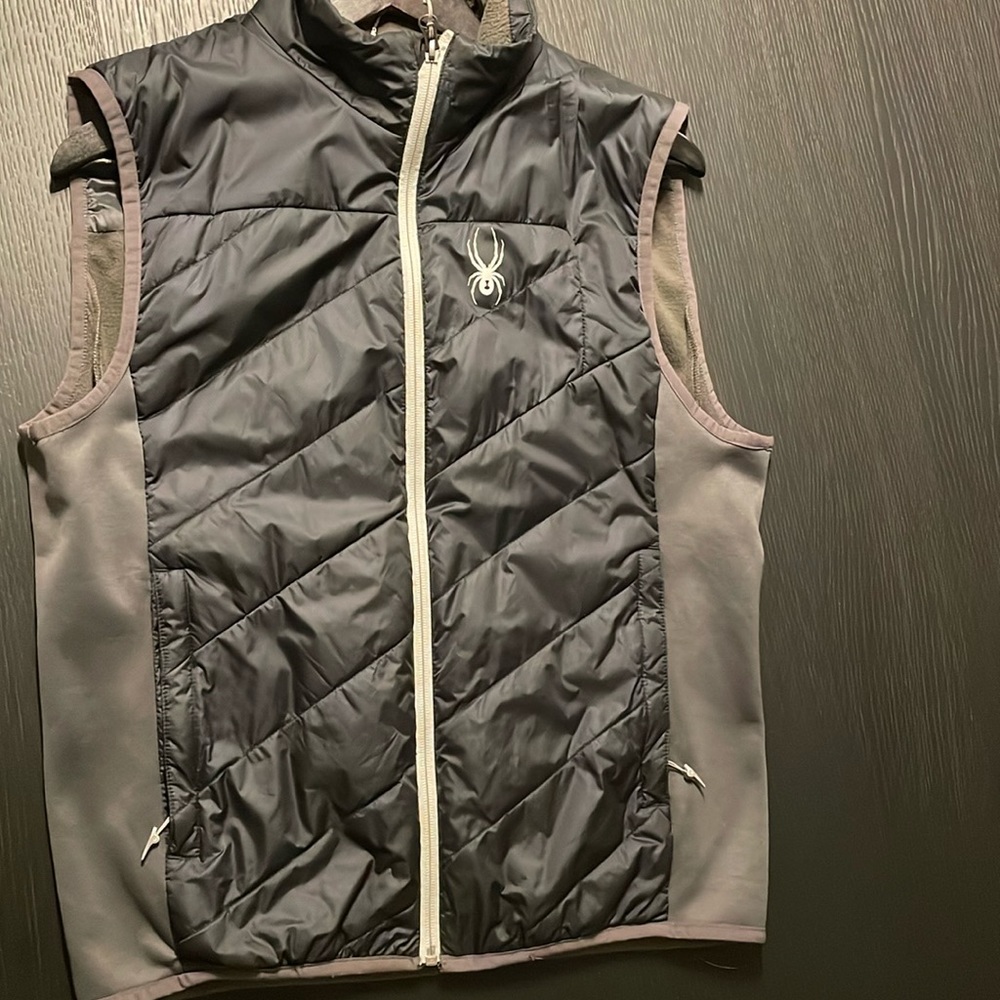 Sleeveless vest, almost new
